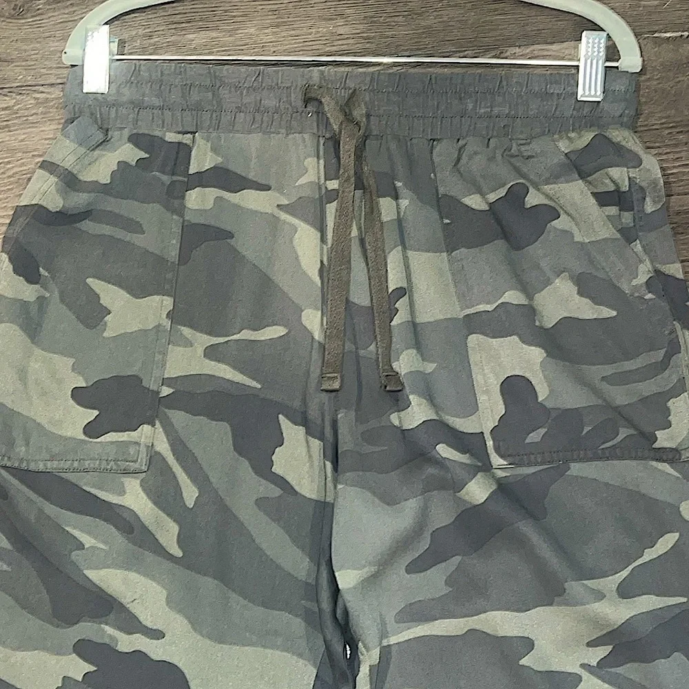 Splendid Woven Camo Green Lightweight Jogger Pants Size Large - Picture 6 of 12